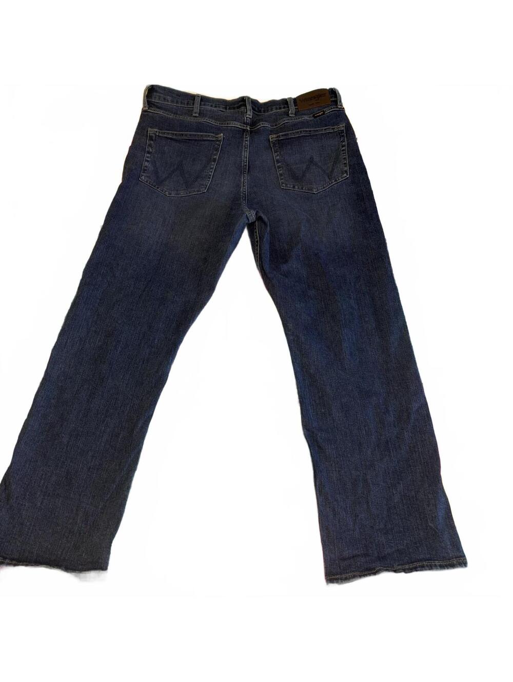 Wrangler Relaxed Boot Mens 36 x 30 Dark Wash Blue Denim Jeans Work or Casusl - Picture 2 of 9